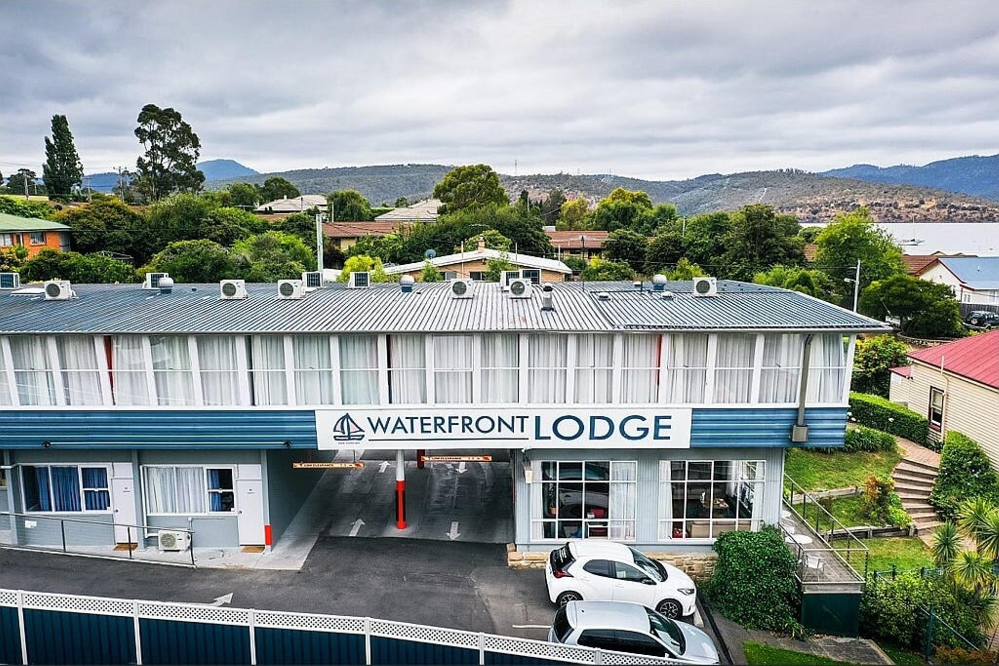 Waterfront lodge motel