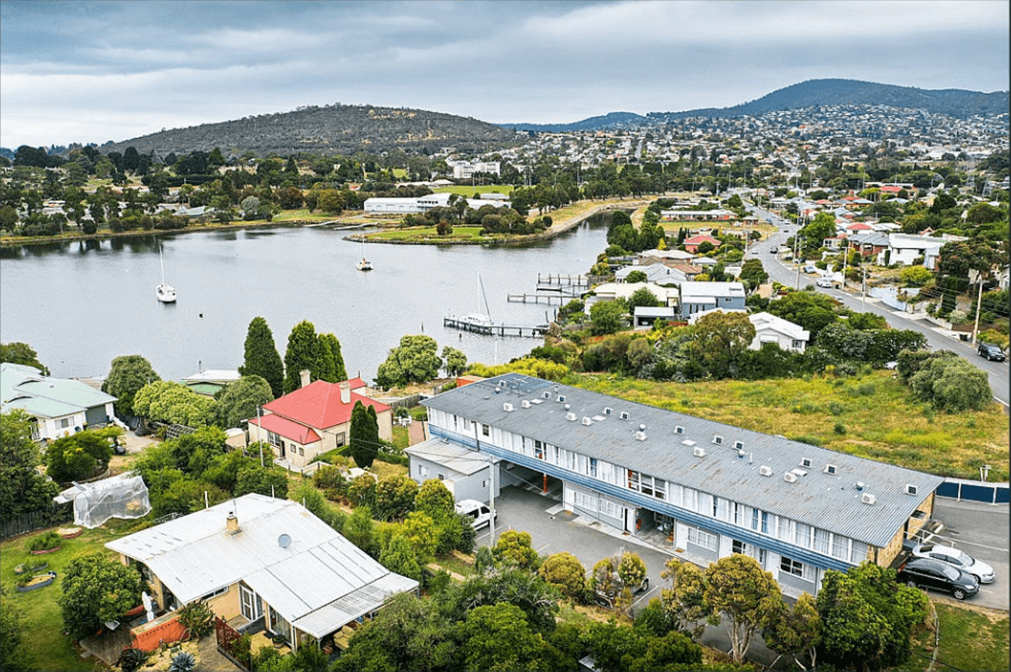 Waterfront lodge motel image